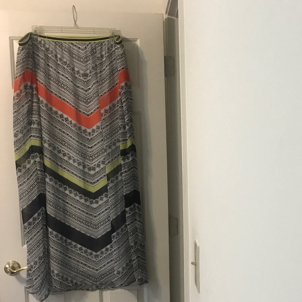 💛🧡Cute black and white skirt with color💛🧡